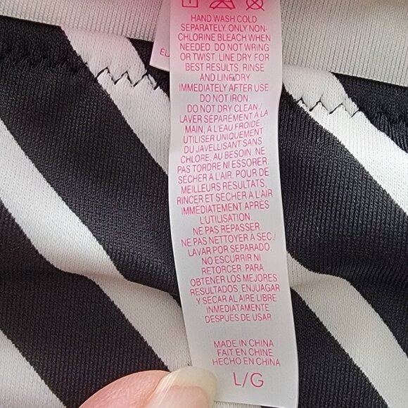 Victoria’s Secret Black and White Chevron Bikini w side ties - Picture 6 of 7